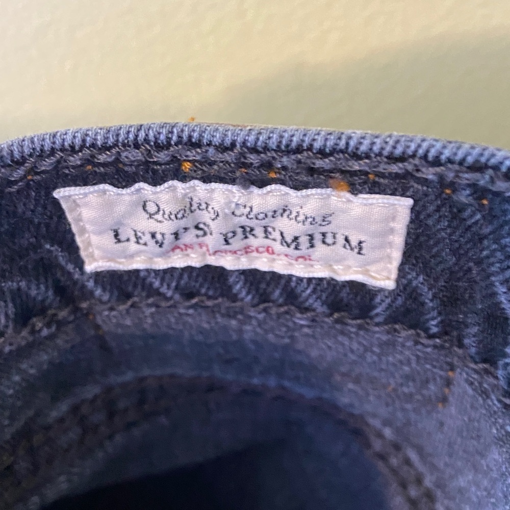 Levi's Black Straight Leg Jeans with Label Detail - Picture 3 of 7